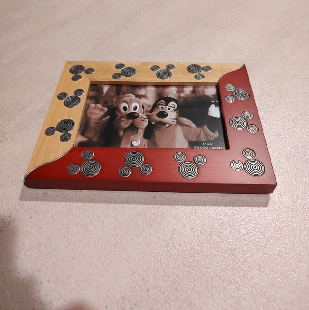 Capture the magic of Disney authentic original 4x6 photo frame Goofy+Pluto 2tone